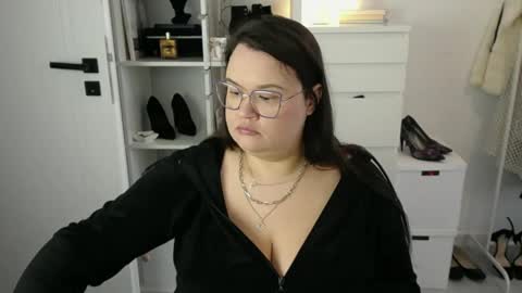 Holly online show from March 2026 07:47:01 AM