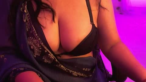 Snapshot of nightqueen107446 chatting on October 2025 02:23:02 AM nightqueen107446 online show from October 2025 02:23:02 AM