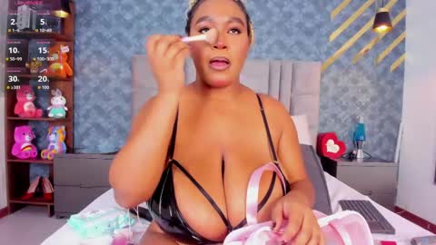 Snapshot of niiamoore_ chatting on May 2026 07:52:01 PM NiiaMoore online show from May 2026 07:52:01 PM