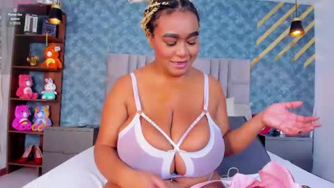 Snapshot of niiamoore_ chatting on May 2026 07:44:01 PM NiiaMoore online show from May 2026 07:44:01 PM