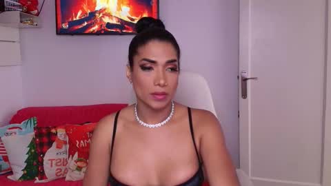 Nicolle Bustamante online show from December 2025 10:11:02 AM