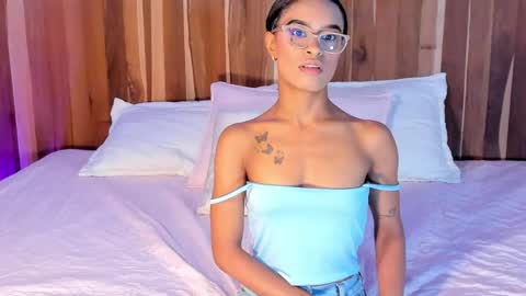 Nicole Leroy online show from April 2026 12:15:01 PM