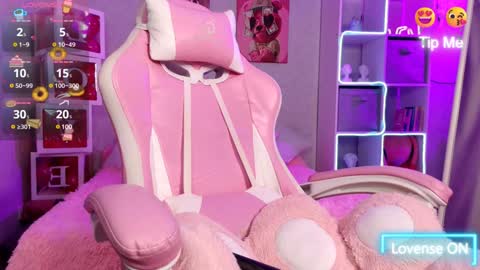 Nicole  online show from January 2025 01:11:01 PM