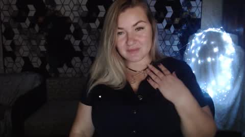 Nika online show from November 2025 08:40:01 PM