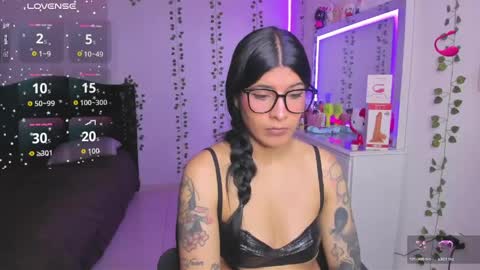 Snapshot of nikibryce_ chatting on May 2026 01:57:16 AM Niki online show from May 2026 01:57:16 AM