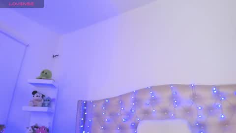 Niikii online show from December 2024 02:09:01 AM