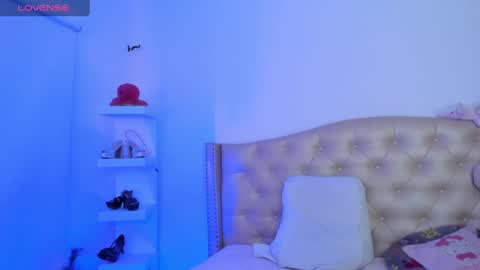 Niikii online show from January 2025 01:49:01 AM