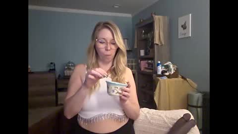 nikkib653466 online show from April 2026 09:37:02 PM