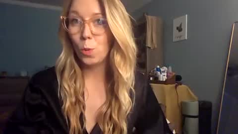 Snapshot of nikkib653466 chatting on July 2026 06:10:01 PM nikkib653466 online show from July 2026 06:10:01 PM
