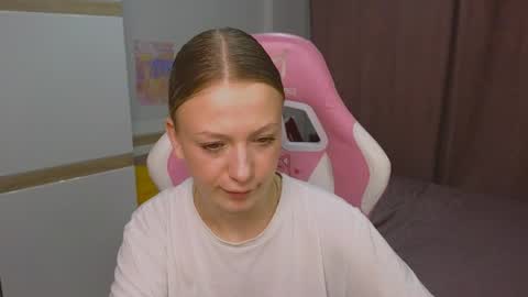 Snapshot of nikkibenz03 chatting on June 2026 07:11:02 AM Beatrice online show from June 2026 07:11:02 AM