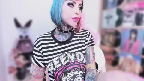 Nikki Ramone   online show from October 2025 09:39:02 PM