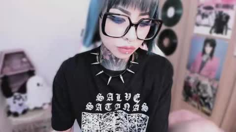 Nikki Ramone   online show from April 2026 11:01:02 AM