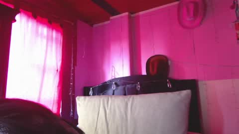 Snapshot of nikkirous_ chatting on April 2026 02:00:02 PM Nikkirous online show from April 2026 02:00:02 PM