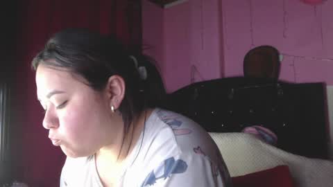 Snapshot of nikkirous_ chatting on April 2026 03:43:01 AM Nikkirous online show from April 2026 03:43:01 AM