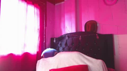 Snapshot of nikkirous_ chatting on May 2026 05:18:01 PM Nikkirous online show from May 2026 05:18:01 PM
