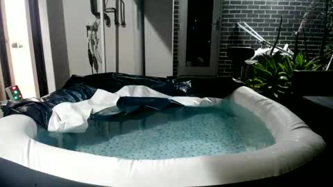 Snapshot of nikkkibabyyyy chatting on December 2024 12:11:02 PM Niquita Sparkles online show from December 2024 12:11:02 PM