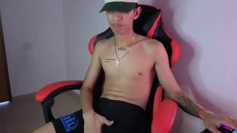 niklaus_wolf online show from April 2026 06:55:01 PM