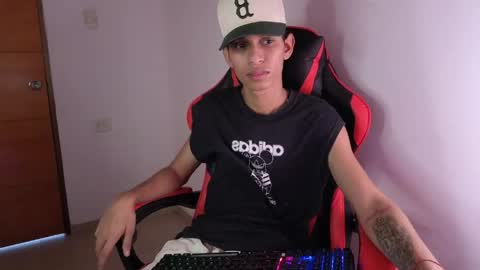 niklaus_wolf online show from April 2026 08:33:02 PM