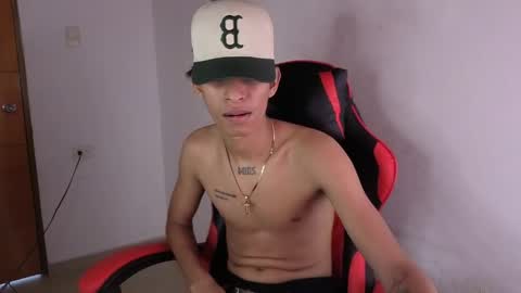 niklaus_wolf online show from April 2026 07:53:01 PM