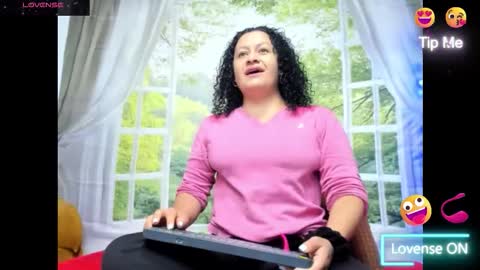 Snapshot of nikol32__ chatting on November 2025 12:04:01 PM dayan online show from November 2025 12:04:01 PM