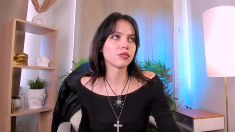 Snapshot of niky_jess chatting on April 2026 07:00:01 AM Veronica online show from April 2026 07:00:01 AM
