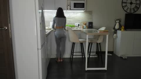 Bella online show from September 2025 06:08:02 PM