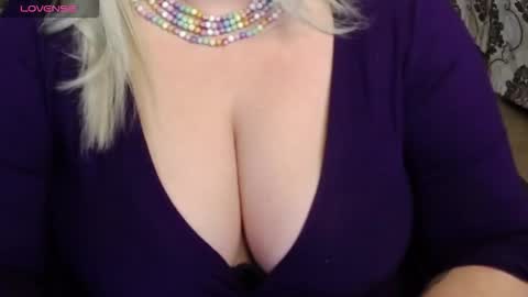 Blonde Nimpho online show from October 2025 08:00:02 AM