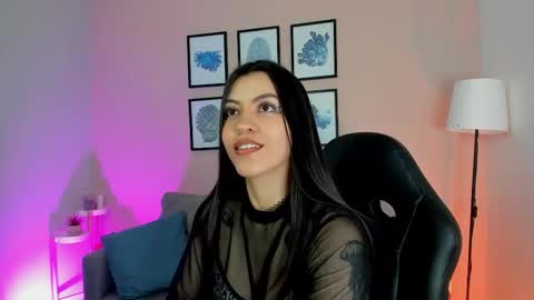 Nina online show from November 2025 09:28:01 PM