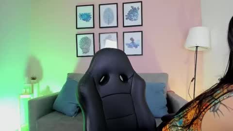 Nina online show from December 2025 11:44:01 PM