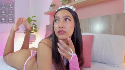 N I N A online show from November 2025 07:35:01 PM