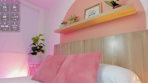 N I N A online show from December 2025 02:41:02 AM