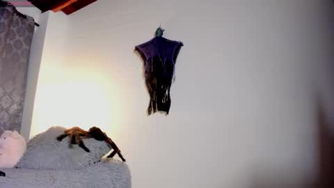 Snapshot of nina_fuentes chatting on October 2025 11:05:01 PM Catalina online show from October 2025 11:05:01 PM