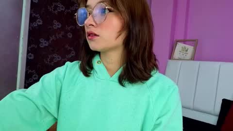 Snapshot of nina_sweetdoll chatting on November 2025 07:13:01 PM Nina online show from November 2025 07:13:01 PM