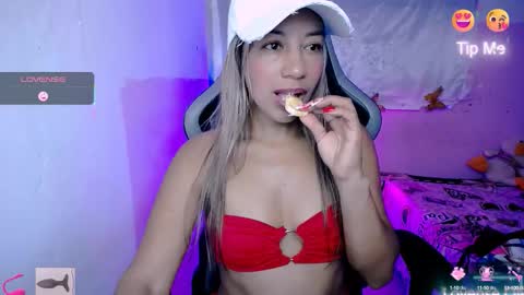 ninatinydoll1 online show from October 2025 01:00:01 PM