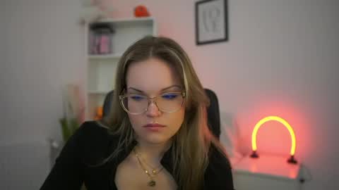 Snapshot of ninaviety chatting on May 2026 07:59:02 AM NinaViety online show from May 2026 07:59:02 AM