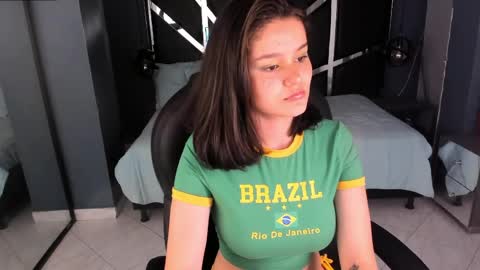 Snapshot of nini_solei chatting on April 2026 09:39:33 PM nini_solei online show from April 2026 09:39:33 PM