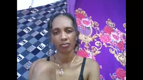 ninie246746 online show from April 2026 06:53:02 PM