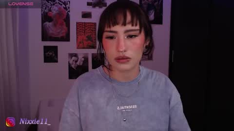 Nixxie  online show from November 2025 03:05:01 AM