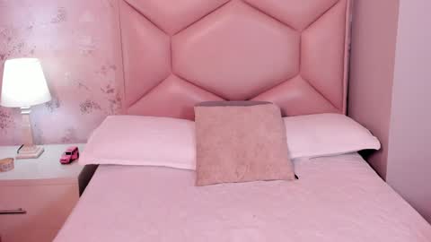 Snapshot of noa_butterfly chatting on December 2024 11:48:01 AM ambarsulliva online show from December 2024 11:48:01 AM