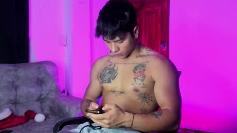 noah_223 online show from December 2025 11:44:01 PM