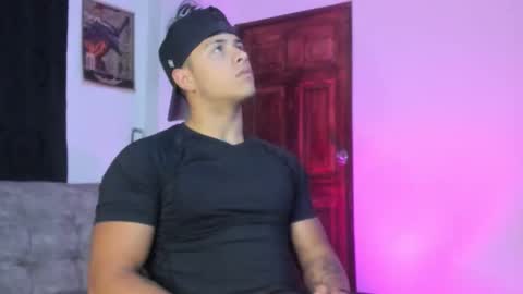 noah_223 online show from April 2026 06:03:01 AM