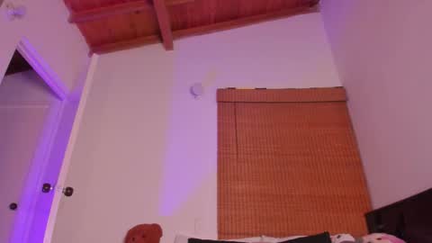 Sara  online show from December 2025 07:00:01 PM