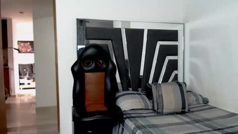 Noah Harris01 online show from November 2025 12:07:01 PM