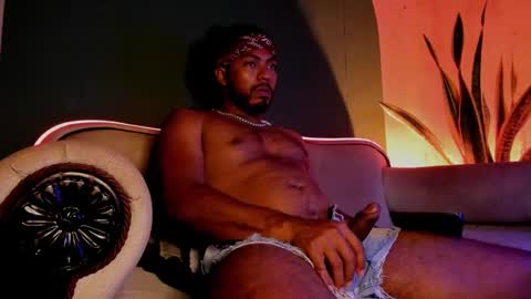 Snapshot of noah_jones__ chatting on December 2024 08:38:02 AM Noah online show from December 2024 08:38:02 AM