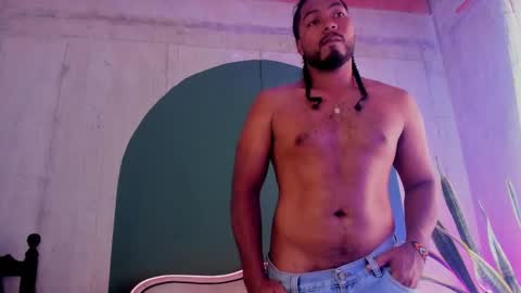 Snapshot of noah_jones__ chatting on January 2025 06:12:02 PM Noah online show from January 2025 06:12:02 PM