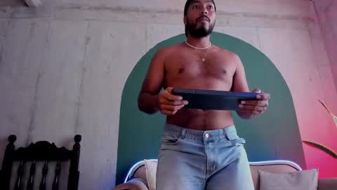 Snapshot of noah_jones__ chatting on February 2025 05:59:01 PM Noah online show from February 2025 05:59:01 PM