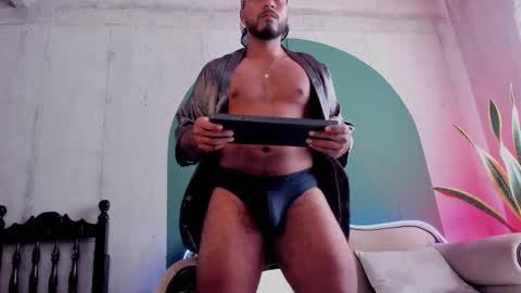 Snapshot of noah_jones__ chatting on February 2025 06:06:01 PM Noah online show from February 2025 06:06:01 PM