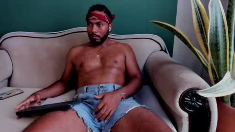 Snapshot of noah_jones__ chatting on February 2025 05:17:02 PM Noah online show from February 2025 05:17:02 PM