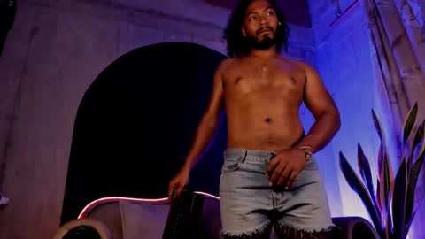 Snapshot of noah_jones__ chatting on February 2025 01:10:01 AM Noah online show from February 2025 01:10:01 AM