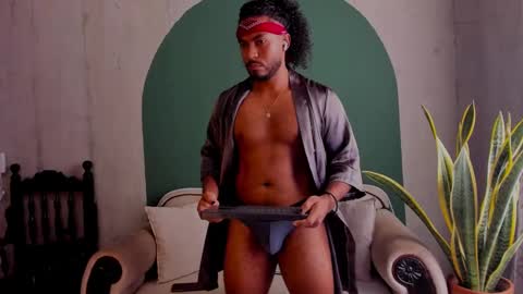 Snapshot of noah_jones__ chatting on February 2025 04:32:01 PM Noah online show from February 2025 04:32:01 PM